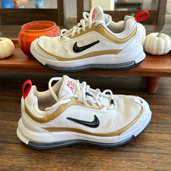 Nike Air Max AP 'White/Metallic GoldWomen's Low TopSize 6.5